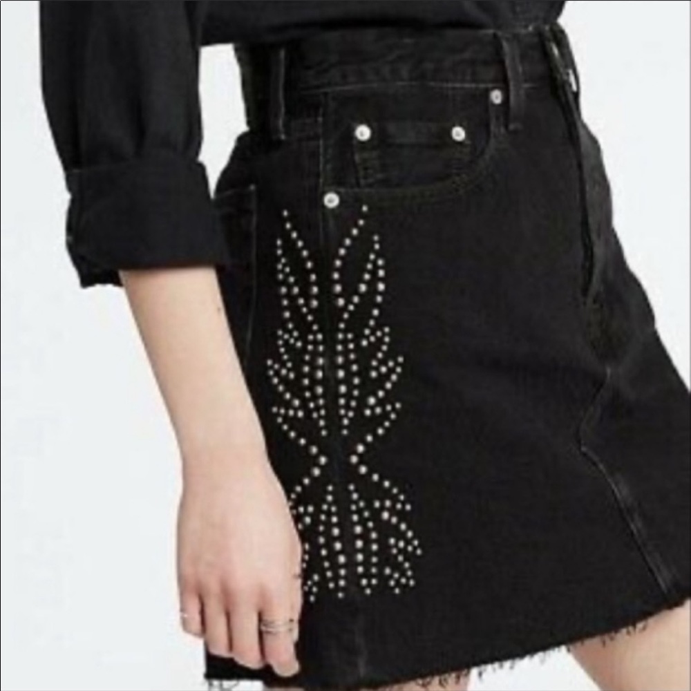 Levi’s black jean skirt (EUC) Vintage Distressed